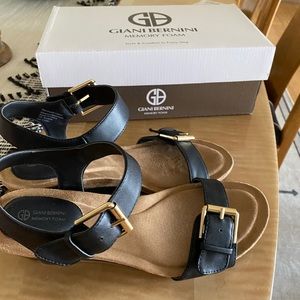 Giana Bernini black memory foam sandals